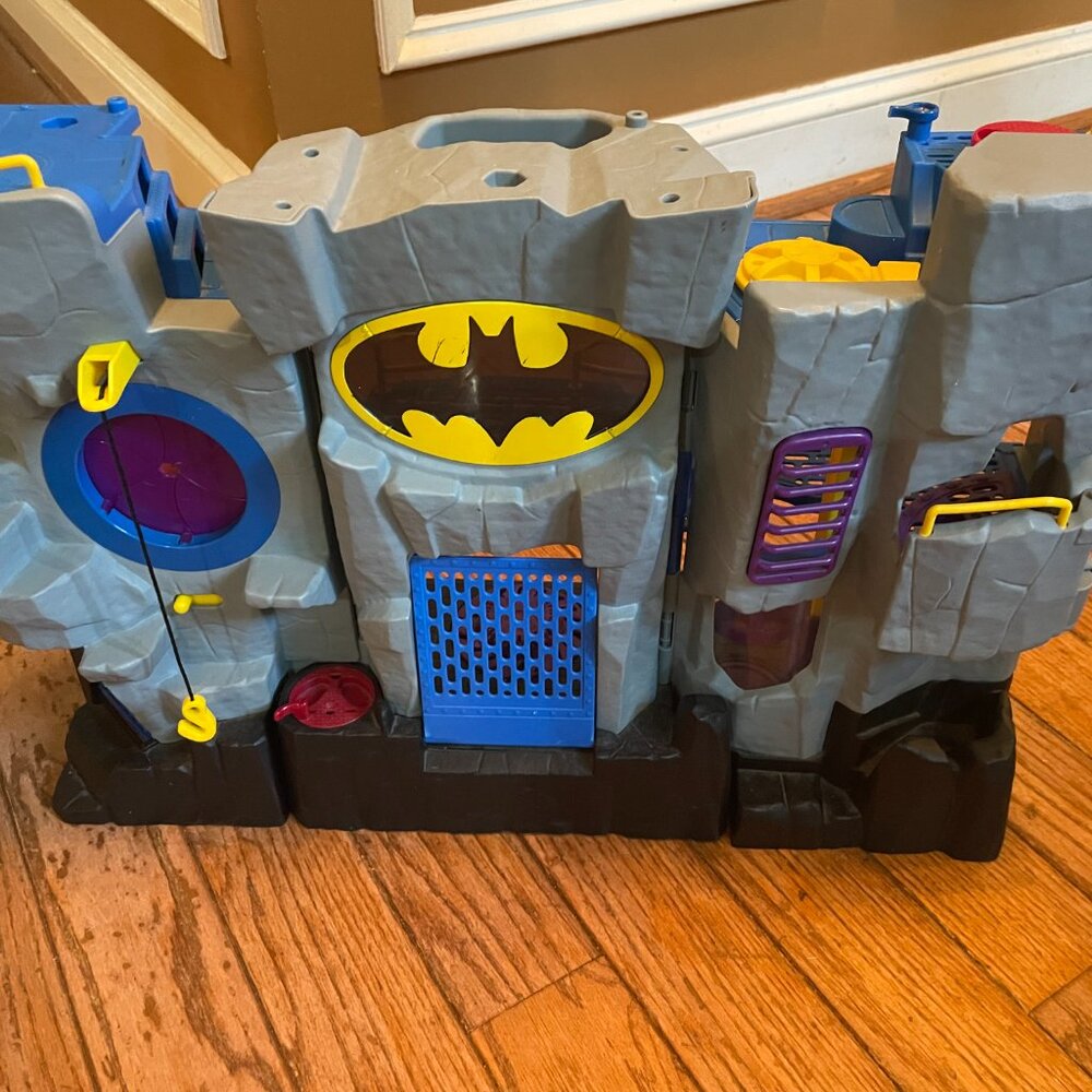 Fisher Price DC Comics Imaginext Playsets 2007 Batcave & 2009 Jokers Fun House - Picture 4 of 6